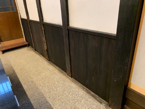腰板の取替及び腰板の取替及び真壁造での構造材の修理（根継ぎ）（改修後）